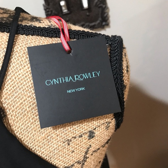 ▪️CYNTHIA ROWLEY Pleated Neckline Blouse - Picture 4 of 11